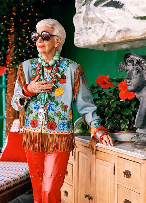 ‘Iris,’ about designer Iris Apfel, celebrates a woman of singular 